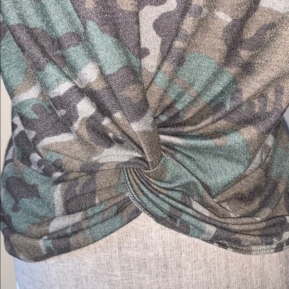 πΊπ¦HOST PICK!!Anthropology Drew Camo Top - Picture 3 of 11